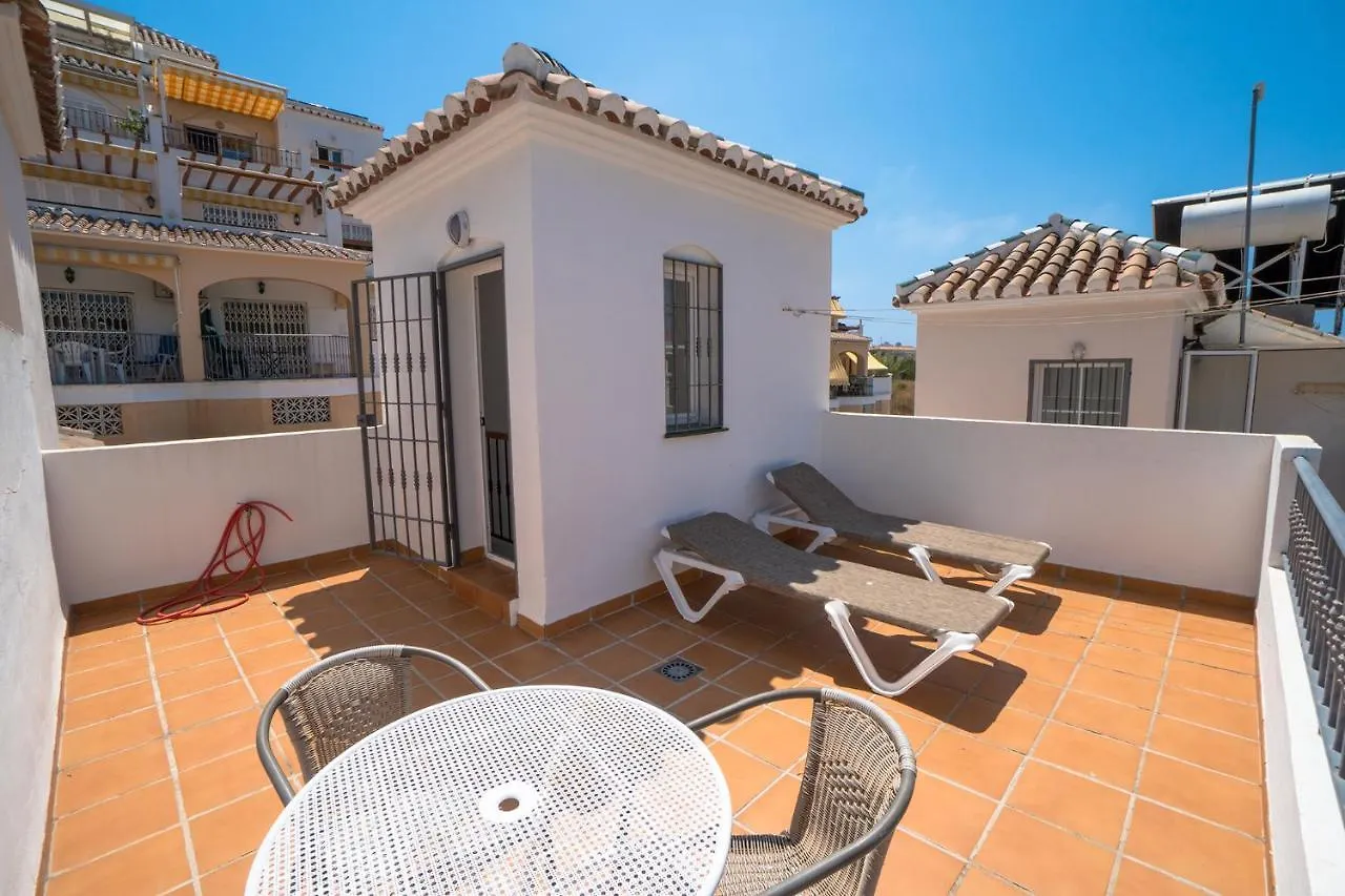 Urb Pueblo Mediterraneo 内尔哈 公寓